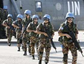 Italian 'peacekeepers' disembarking in Lebanon