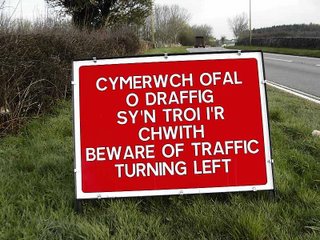 A multilingual roadsign in Wales - a model for Ireland?