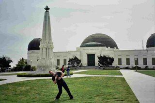Homenaje a Rebelde sin causa: Alberto muere en Griffith Observatory, tiroteado por la policía, igualito que Sal Mineo