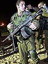 Israelischer Soldat mit MG