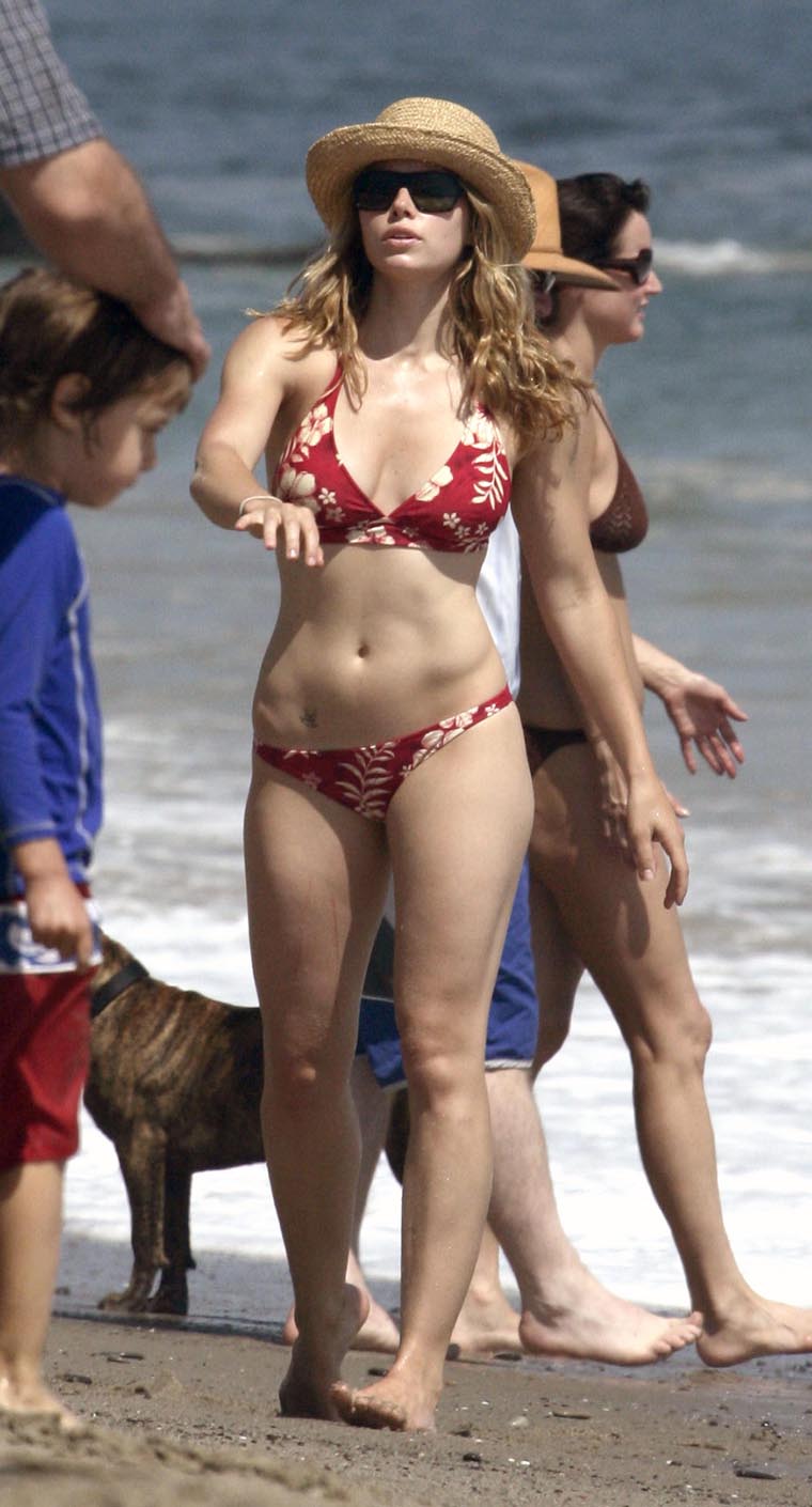 Jessica Biel Bikini Pictures (Celebrity Secrets) .