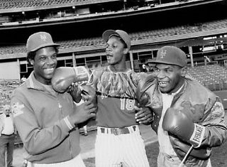 I've seen this photo before, judging from the patch on Gooden's sleeve it must be from 1986 when all three of these guys were on top of the world