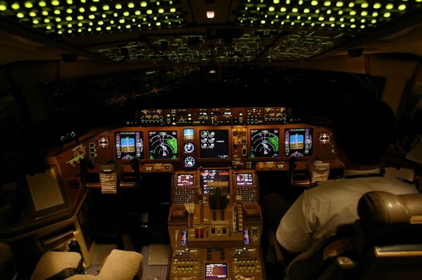 WALK THE EARTH: FLYING in a BOEING 777 COCKPIT