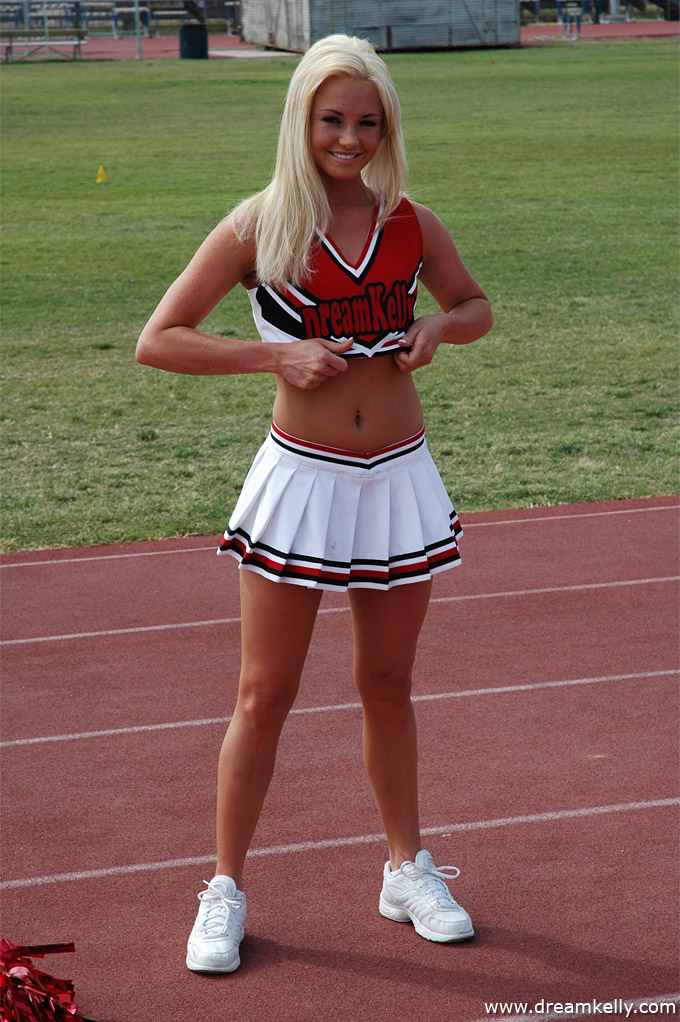 Hottest teen cheer ever! (Submission) - CreepShots
