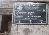 A placa indica quantos homens, mulheres e crian�as vivem aqui