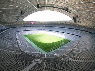 Eaglais an Sacair - Allianz Arena, München, an Ghéarmain