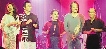 Othman Hamzah ketika sesi rakaman bersama Ning Baizura, S Sahlan, M Nasir dan A Ali - Gambar dari Binatang Popular 23 April 2006