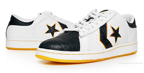2006-nba-all-star: Converse WADE All-Star Two Pack
