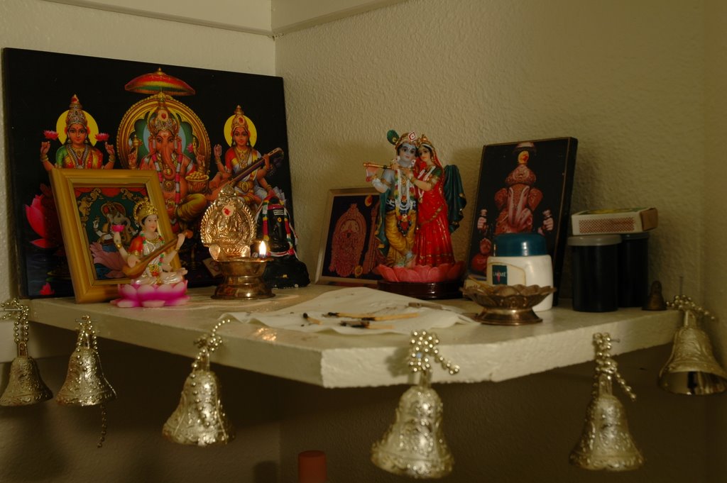 Can We Keep Radha Krishna Idol In Pooja Room
