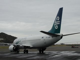 Air New Zealand B737 being pushed into place