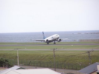 Air New Zealand B737 lifting off