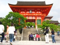 Día 7: Japón (Kyoto: Estacion Central, Kyoto Tower, Sanjusangendo, Cementerio Budista, Kiyomizu. Gion, Pontocho, Kawaramachi, etc).