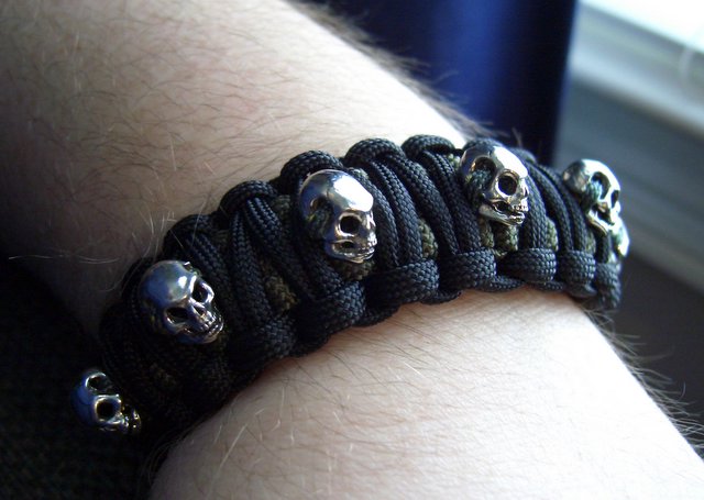 Paracord Skull Bracelet.