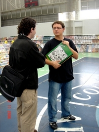 Odair Braz Jr. da Pixel troca uma idéia com Marcelo Del Greco, da JBC