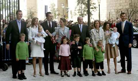 La famille royale sur le parvis de la cthédrale de Palma