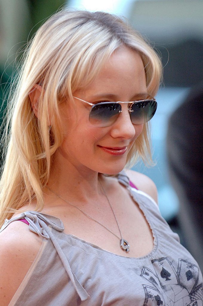 smart.: Anne Heche gets a sitcom