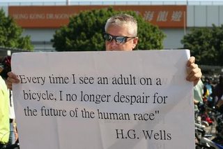 作家H.G.威爾斯：每次看到成人騎單車，我就不再為人類搖頭嘆息了。