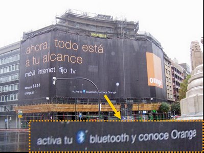 Lona publicitaria con bluetooth de Orange en Bilbao