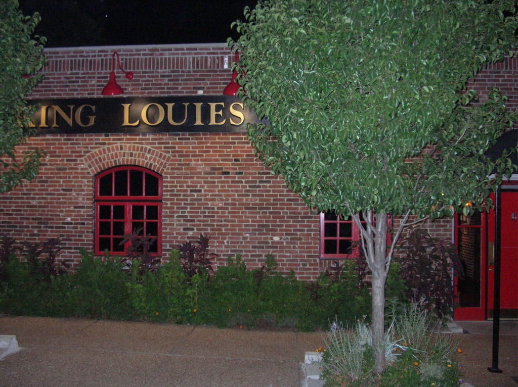 The Taste Land: Restaurant 62: King Louie&#39;s (St. Louis, Missouri)