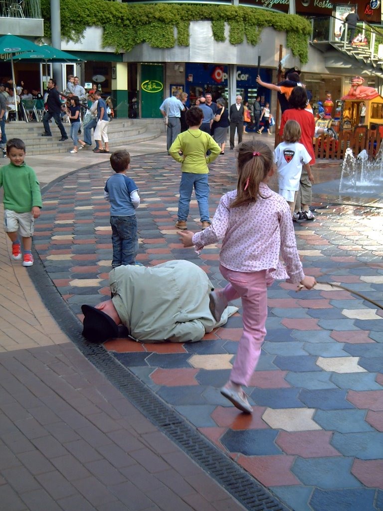 Heron City Barcelona: Kids at Play