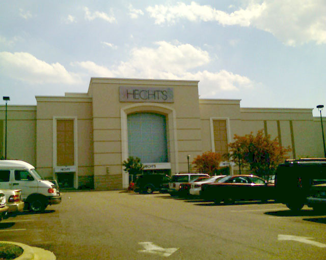 CHARLOTTE, NC, USA-28 July 19: Exterior entrance to the Southpark mall  Macy's Stock Photo - Alamy