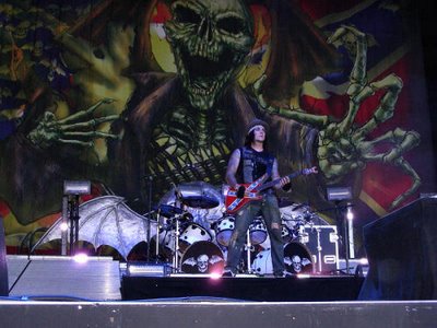 Avenged Sevenfold doing Pantera Walk at Ozzfest