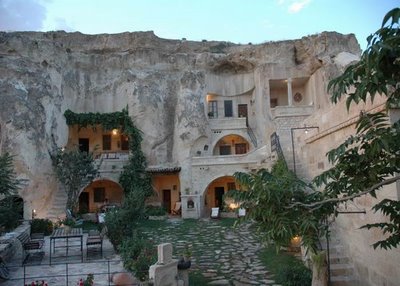 cave_hotel_09