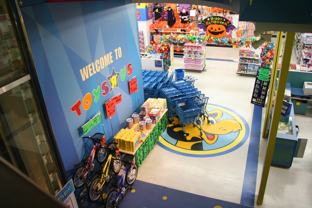 Here and There Japan: Toys "R" Us Fuchu, Japan