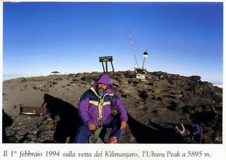 1° febbraio 1994. Dando Pignataro sulla vetta del Kilimanjaro, l'Uhru Peak a 5895 metri