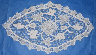 Tatting and not a lot else!: October 2006