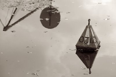 bouée d'amarrage pour barque de pêcheurs, copyright dominique houcmant, goldo graphisme