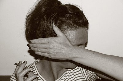 photo de la main d'une femme, woman hand, copyright dominique houcmant, goldo graphisme