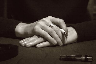 mains de femme, hands of a a woman, manos de mujer, foto, photo dominique houcmant, goldo graphisme