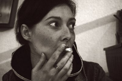 image PHOTO girl, fille, sophie, cigarette, photo dominique houcmant, goldo graphisme