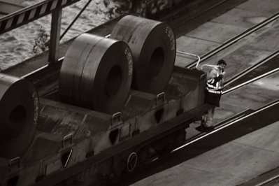 image fotografia photo train de transport de rouleaux d'acier, 'Rolled Steel strip' transport, photo dominique houcmant, goldo graphisme
