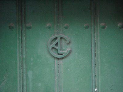 Marca em porta. Lisboa. Foto do autor