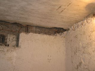Демонтаж гипсового потолка в ванной
