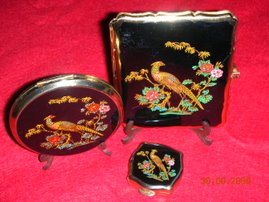 A Matching Enameled Fronted Cigarette Case,Make-up Compact and Portable Ashtray,