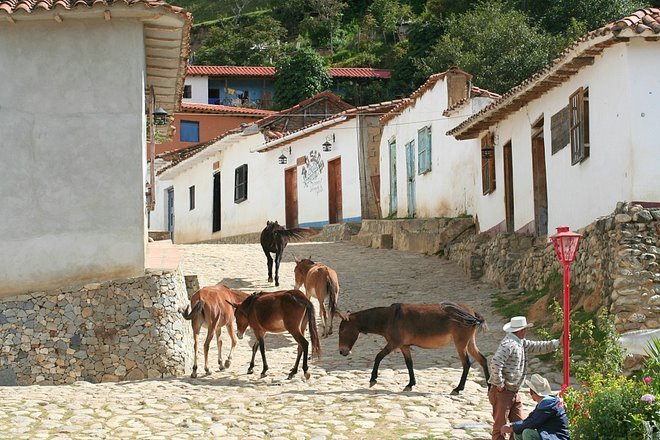El pueblo a color