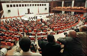 Parlamento turco pondera retaliação contra a França