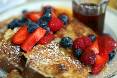 photograph picture of the french toast made with cranberry orange walnut bread and berries at mamas in washington square north beach san francisco great place for brunch and breakfast be prepared to queue or stand in a long line
