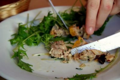 photograph picture of two knives fighting over a rabbit pate at Le Sept Quinze, Bistro Restaurant, Paris 