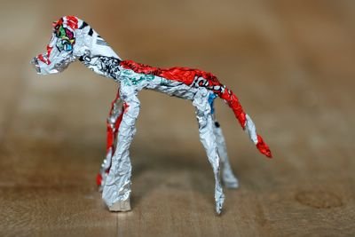 photograph picture make a 3d horse out of the kinder egg wrapper