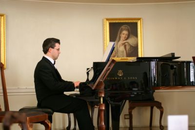 photograph picture of pianist playing at The Pump Room Bath England