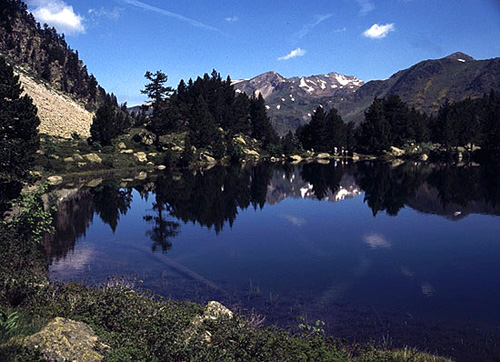 Lago (Estany) Petit de Gerber - Um dos vários lagos do vale de Gerber, junto ao Porto de Bonaigua, nos Pirinéus espanhois - Vall D'Arán