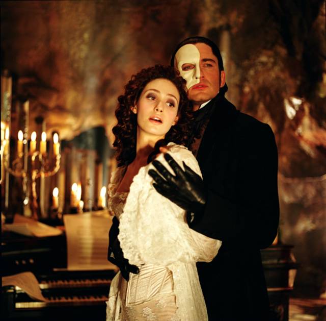 Valentine on Film: Movie Review: The Phantom of the Opera (2004)