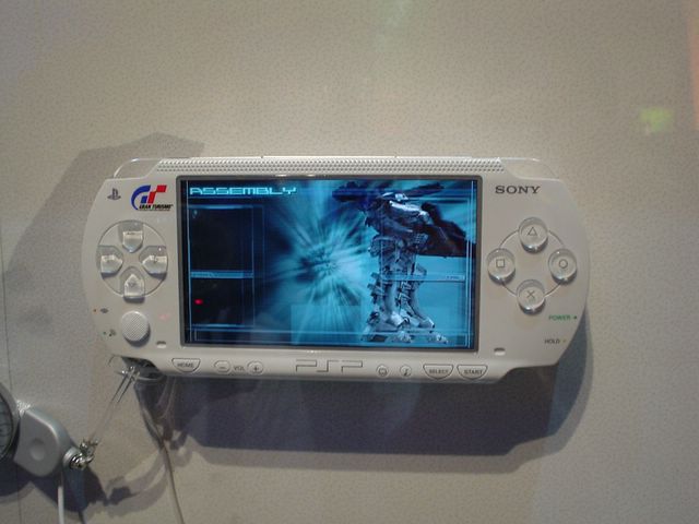 Sony to add Web Browser in PSP - Tech Ticker