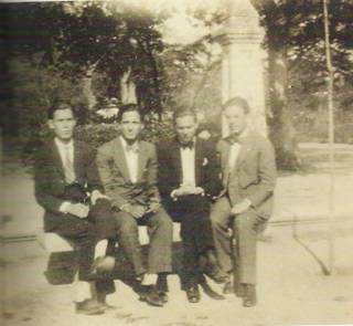 Manuel Altolaguirre, Baltasar Peña, Luis Cernuda y José María Hinojosa (Ronda, 1928)