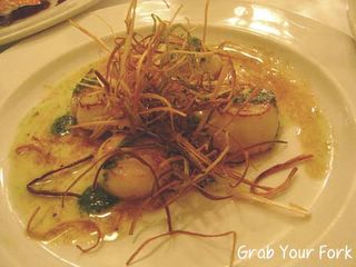 seared scallops with leek in anchovade
