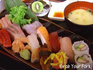 Sushi and sashimi deluxe set